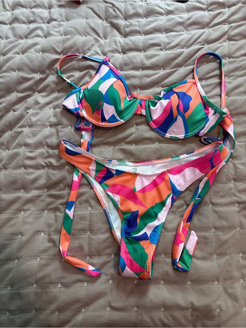 Multicolor Abstract Print Underwire Bikini